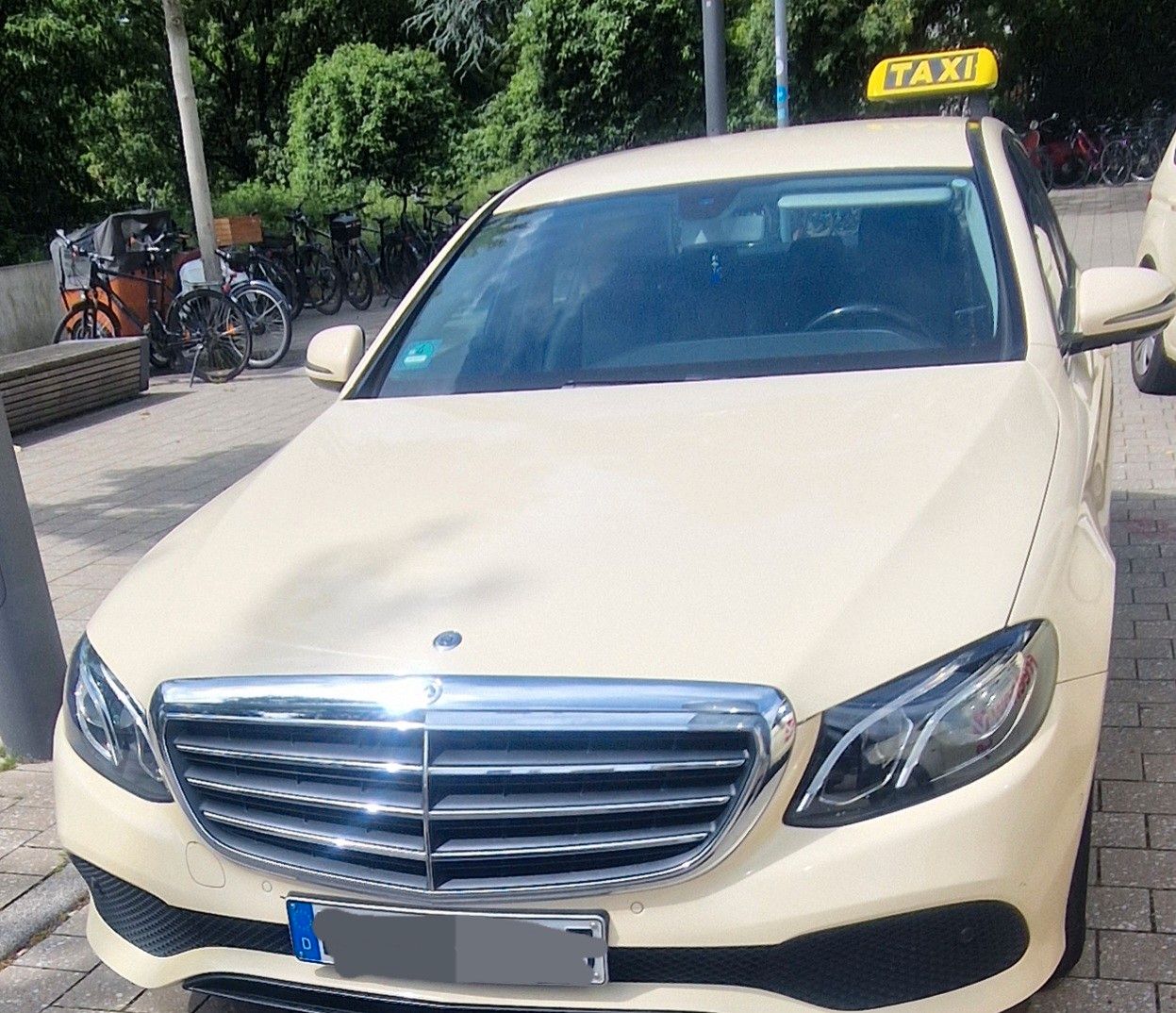 MERCEDES-BENZ E 200 d Autom. -