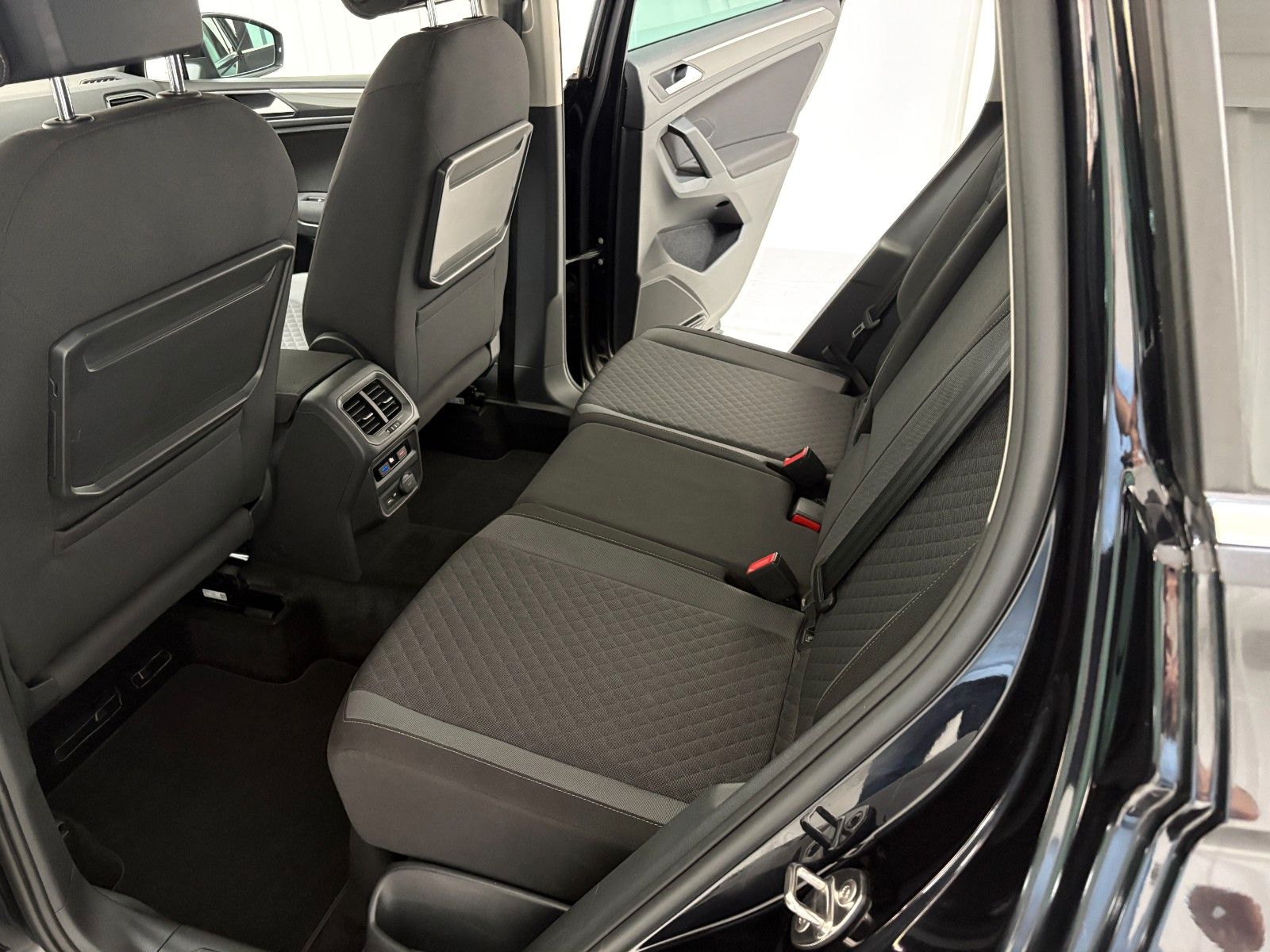 Volkswagen Tiguan Comfortline / United/Navi/ACC/AHK foto 8