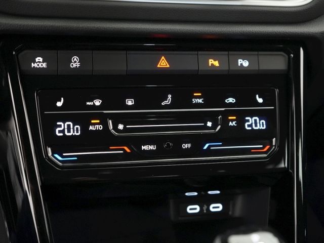 T-Roc R-LINE TDI DSG+AHK+MATRIX LED+NAVI+RÜCKFAH