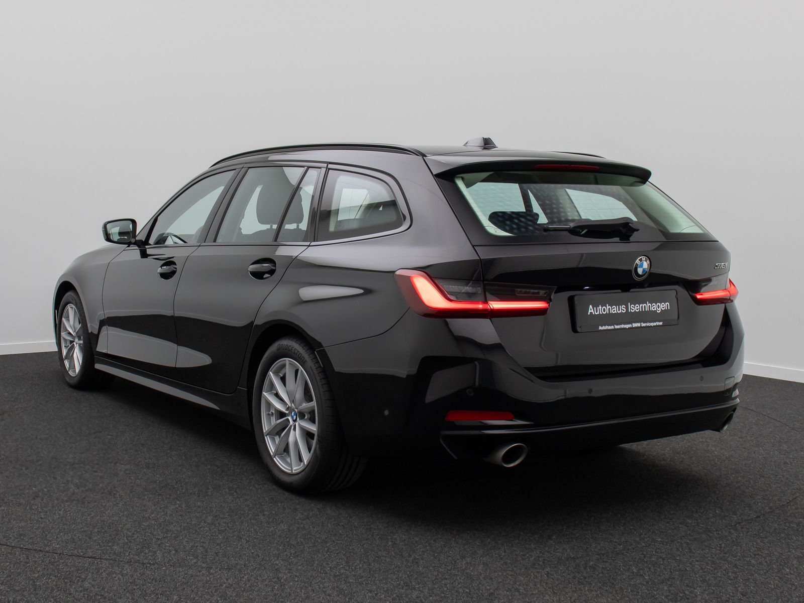 Fahrzeugabbildung BMW 318i Alarm GeschwindigRe DAB Kamera Sportlenkrad
