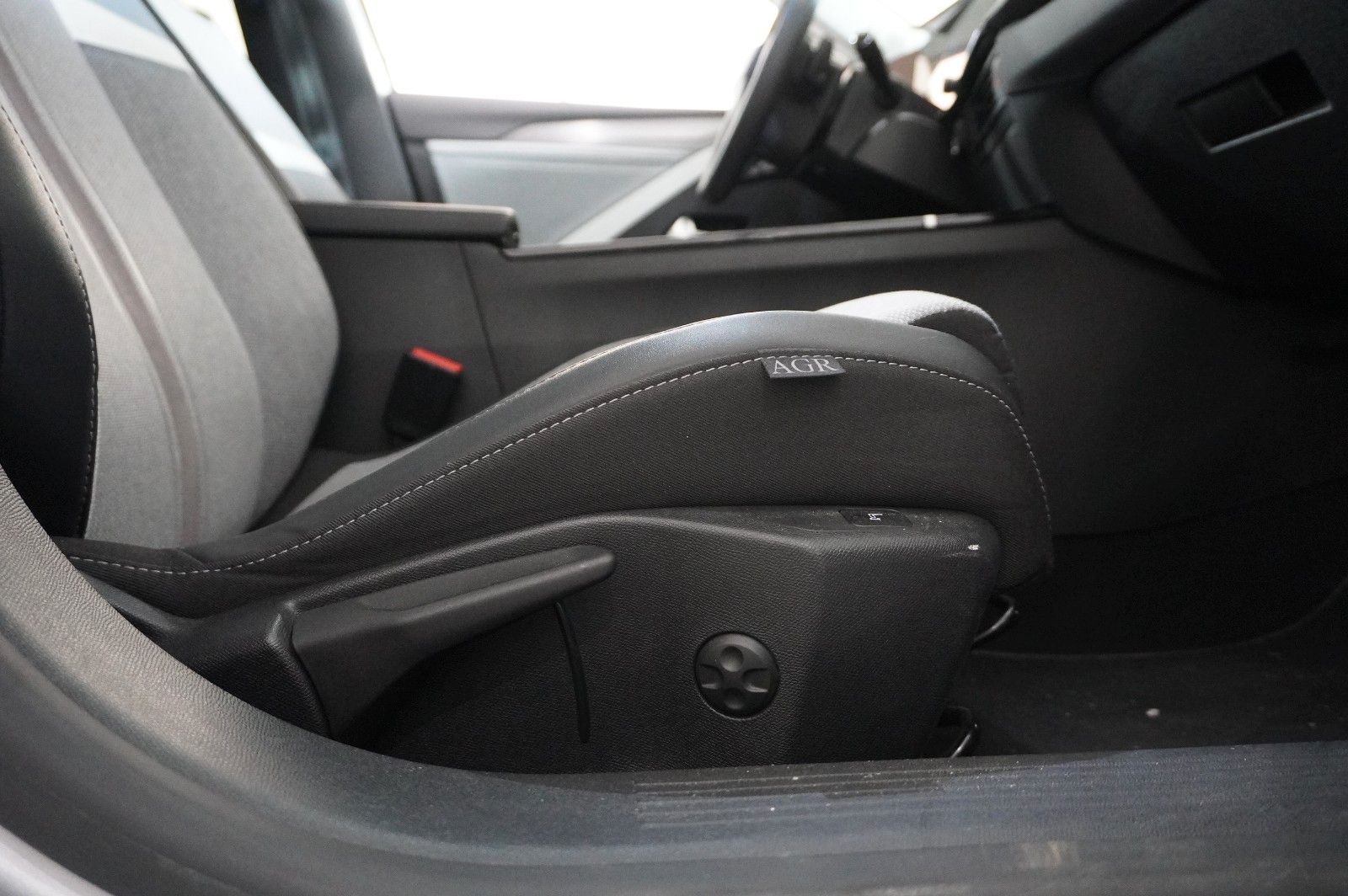 Fahrzeugabbildung Opel Astra L ST 1.6 HYBRID ELEGANCE NAVI/LED/KAMERA