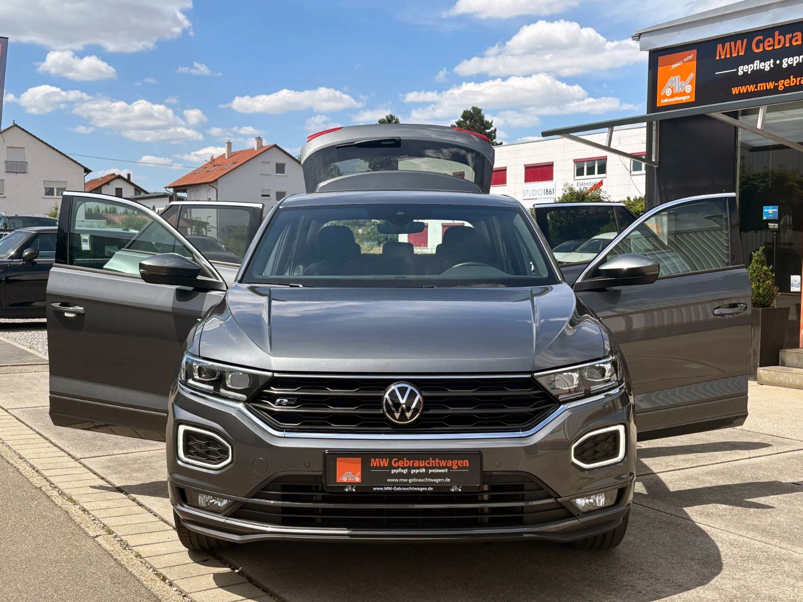Fahrzeugabbildung Volkswagen T-Roc 1.5TSI R-Line DSG ACC KAM AHK LED NAV BT