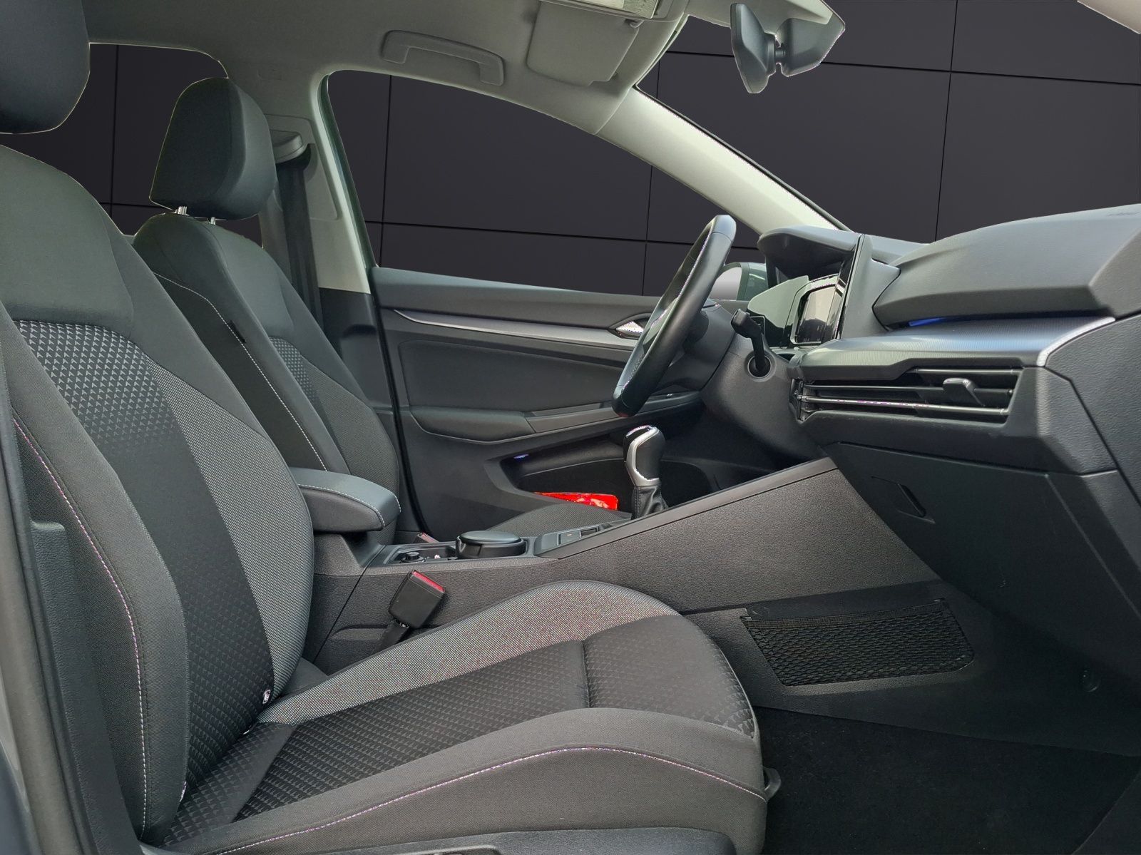 Fahrzeugabbildung Volkswagen Golf VIII TSI Active Standhzg. LEDplus Navi AID
