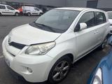 Toyota Urban Cruiser 1,4-l-D-4D 4x4 Club - weiße Toyota Urban Cruiser