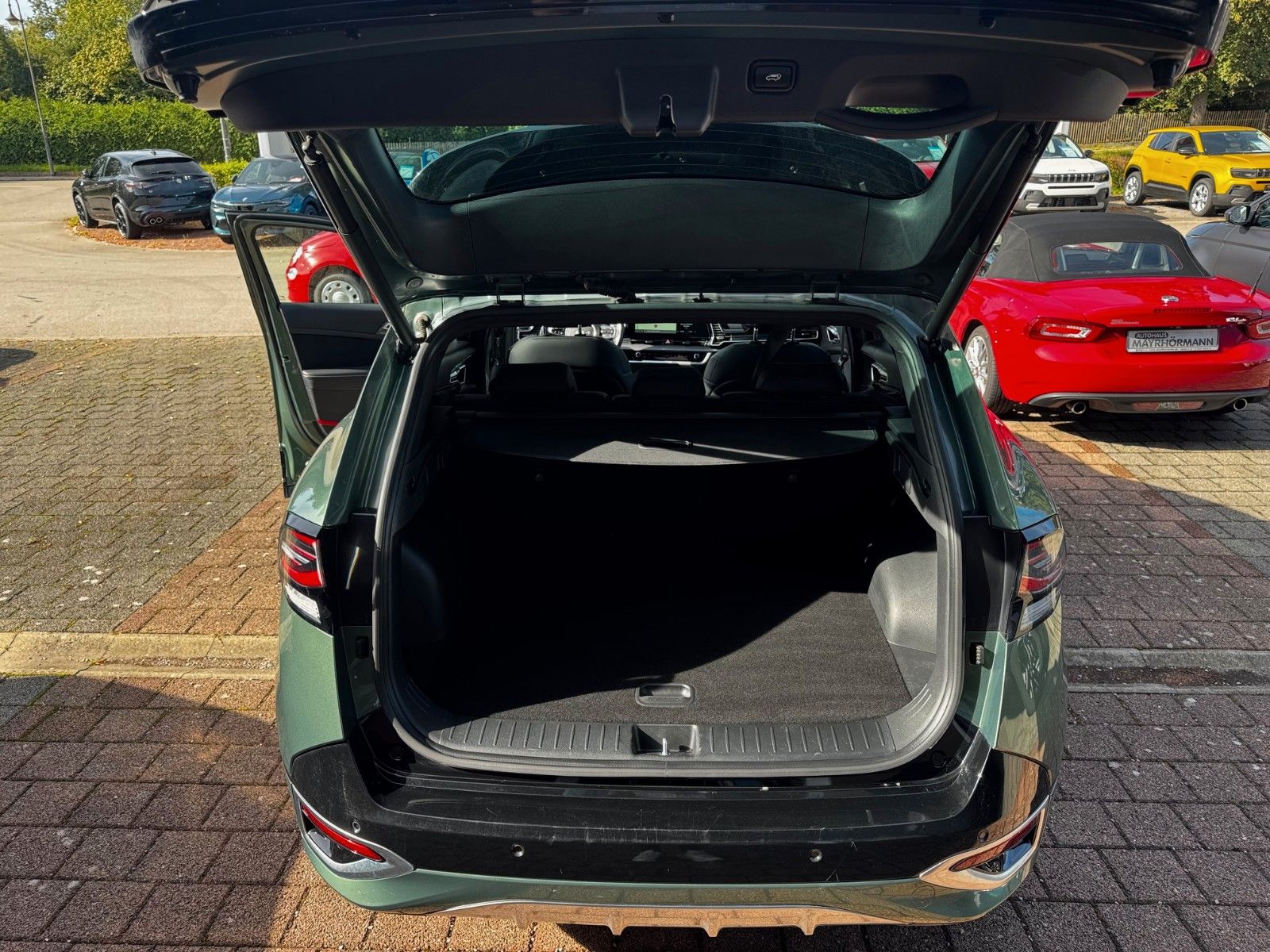 Fahrzeugabbildung Kia Sportage 1.6 GT-line 180PS AWD 360° GLASDACH
