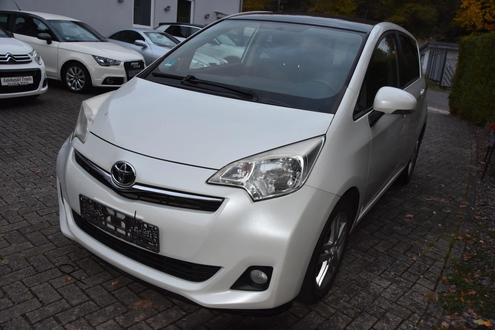 Toyota Verso-S 2014 — interior