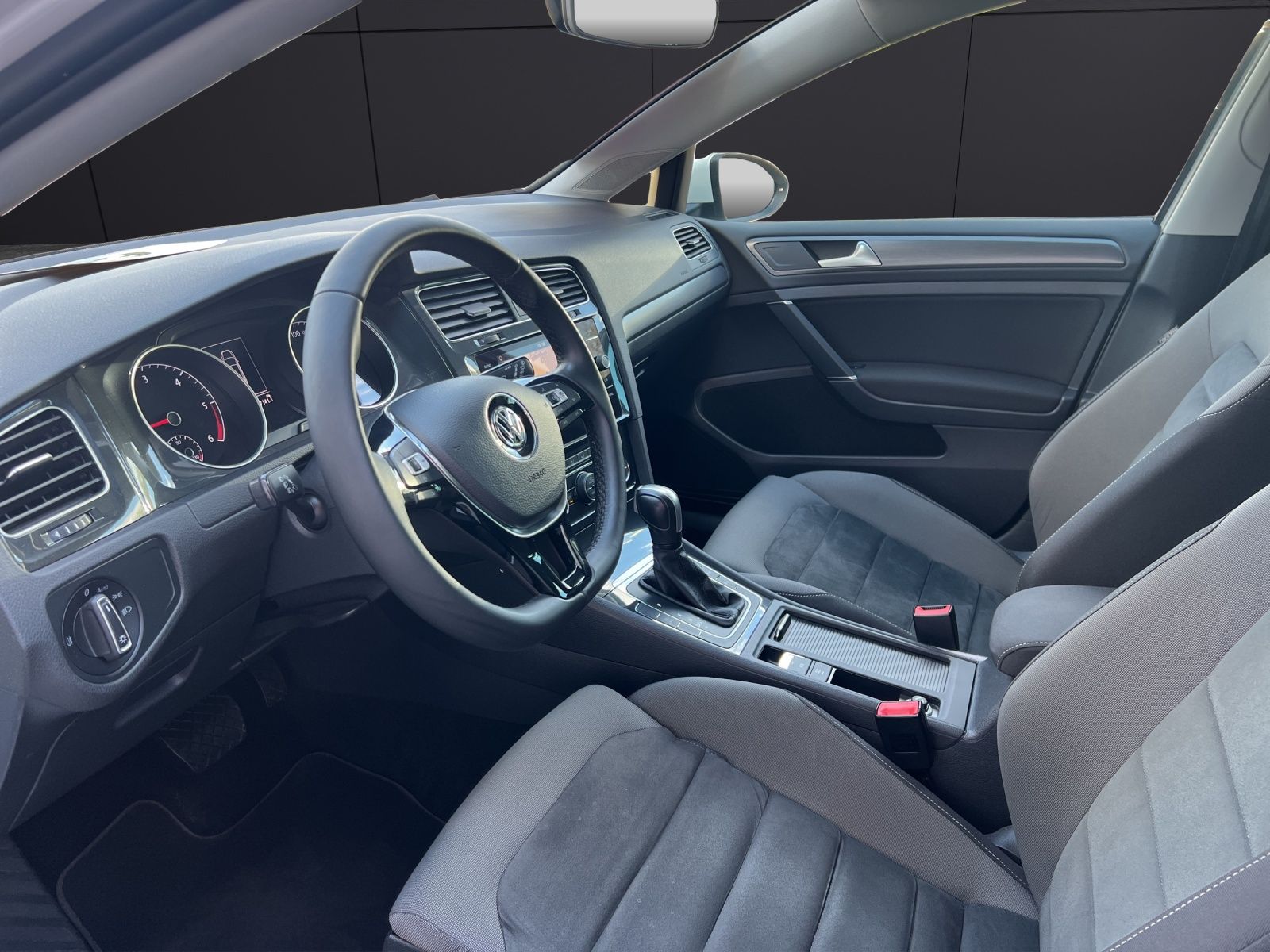 Fahrzeugabbildung Volkswagen Golf VII Variant TDI R-Line  DSG Navi ACC RFK SH
