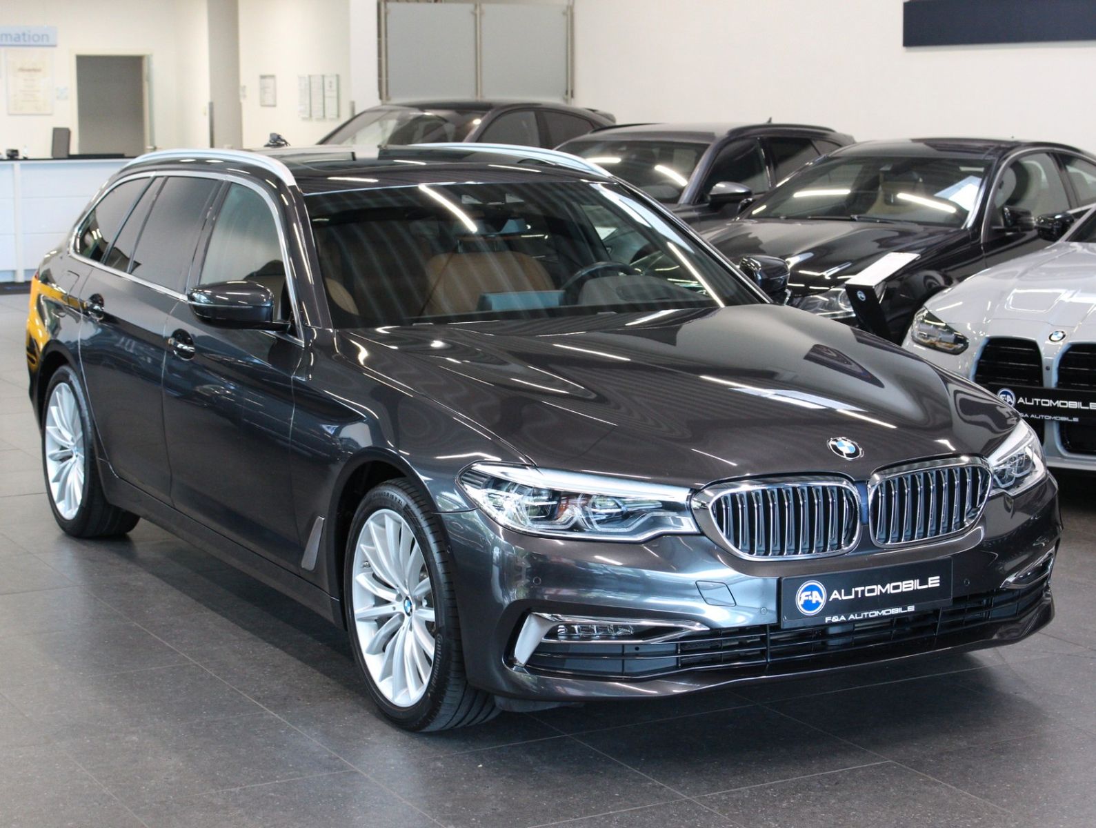 Fahrzeugabbildung BMW 520 d Touring Luxury Line 1. Hand*Pano*H&K*HUD