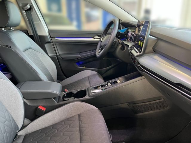 Fahrzeugabbildung Volkswagen Golf 1.5 eTSI DSG ENERGY NAVI GJR LED KAMERA