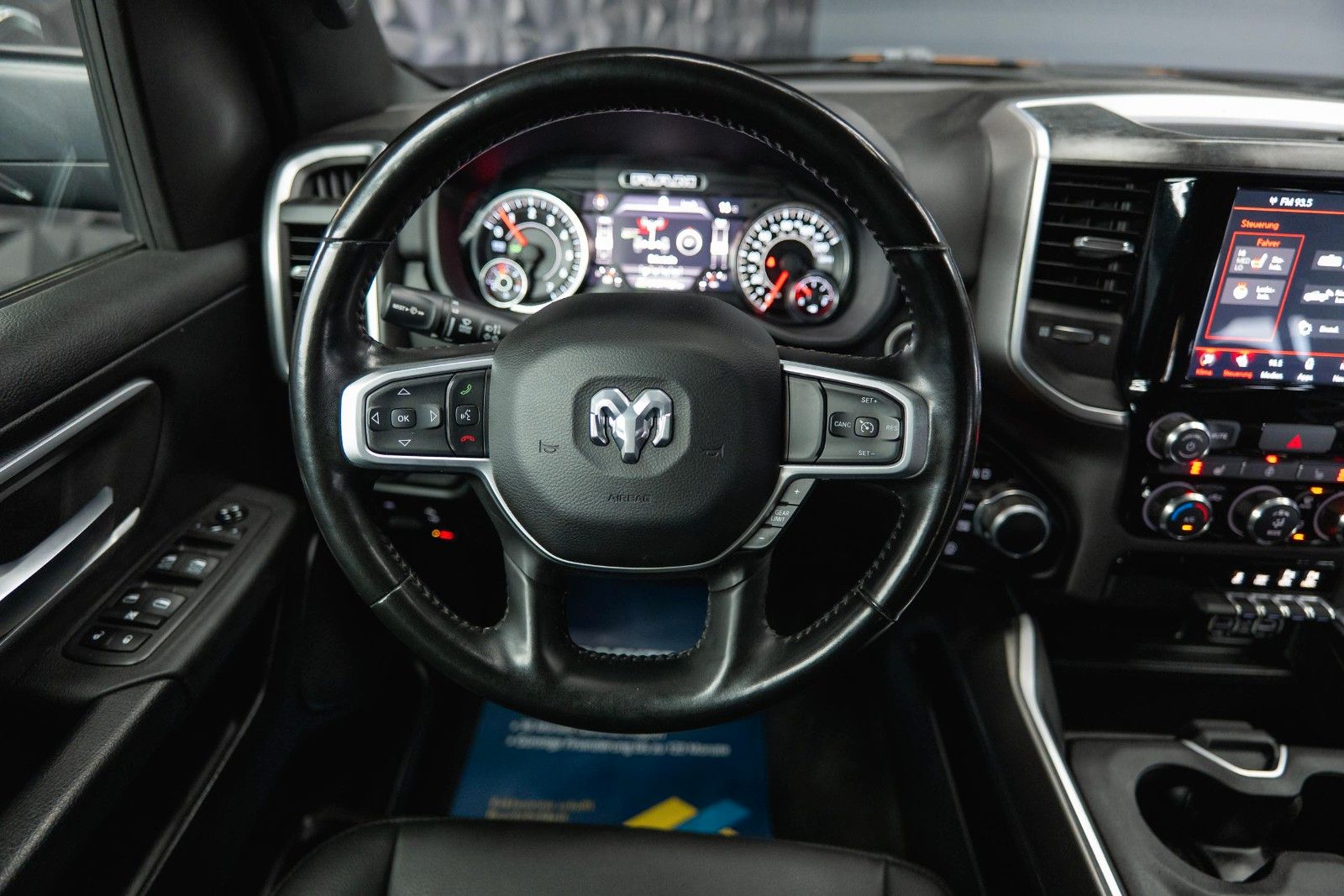 Fahrzeugabbildung Dodge RAM 5.7 V8 HEMI 4x4 Offroad Night-Edition LPG