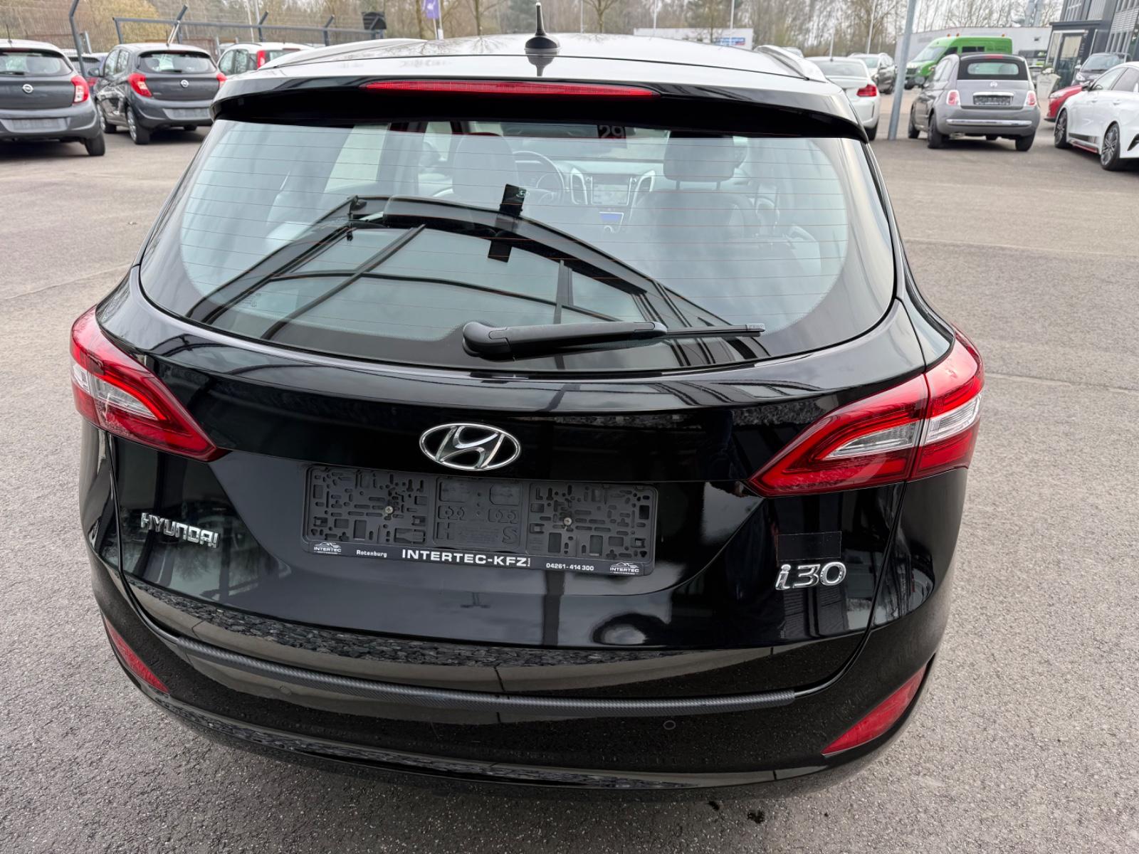 Hyundai i30 cw blue Premium*NAVI*XEN*CAM*PDC*SHZ*FSP*AHK