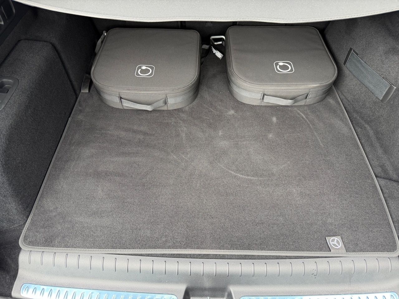 Fahrzeugabbildung Mercedes-Benz C 300 de T AMG PREM+AHK+DIG.LIGHT+DISTR+360+KEY