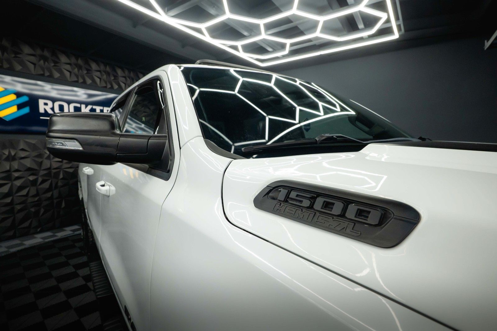 Fahrzeugabbildung Dodge RAM 5.7 V8 HEMI 4x4 OFFROAD Night-Paket *PANO*