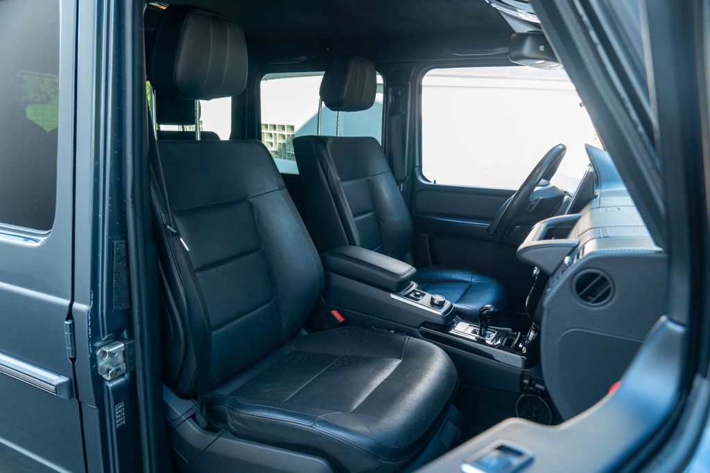 Mercedes-Benz G 350 d/ EXKLUSIV/ HARMAN-KARDON/ 19"/ SPORT PAK Mercedes-Benz G 350 d/ EXKLUSIV/ HARMAN-KARDON/ 19"/ SPORT PAK