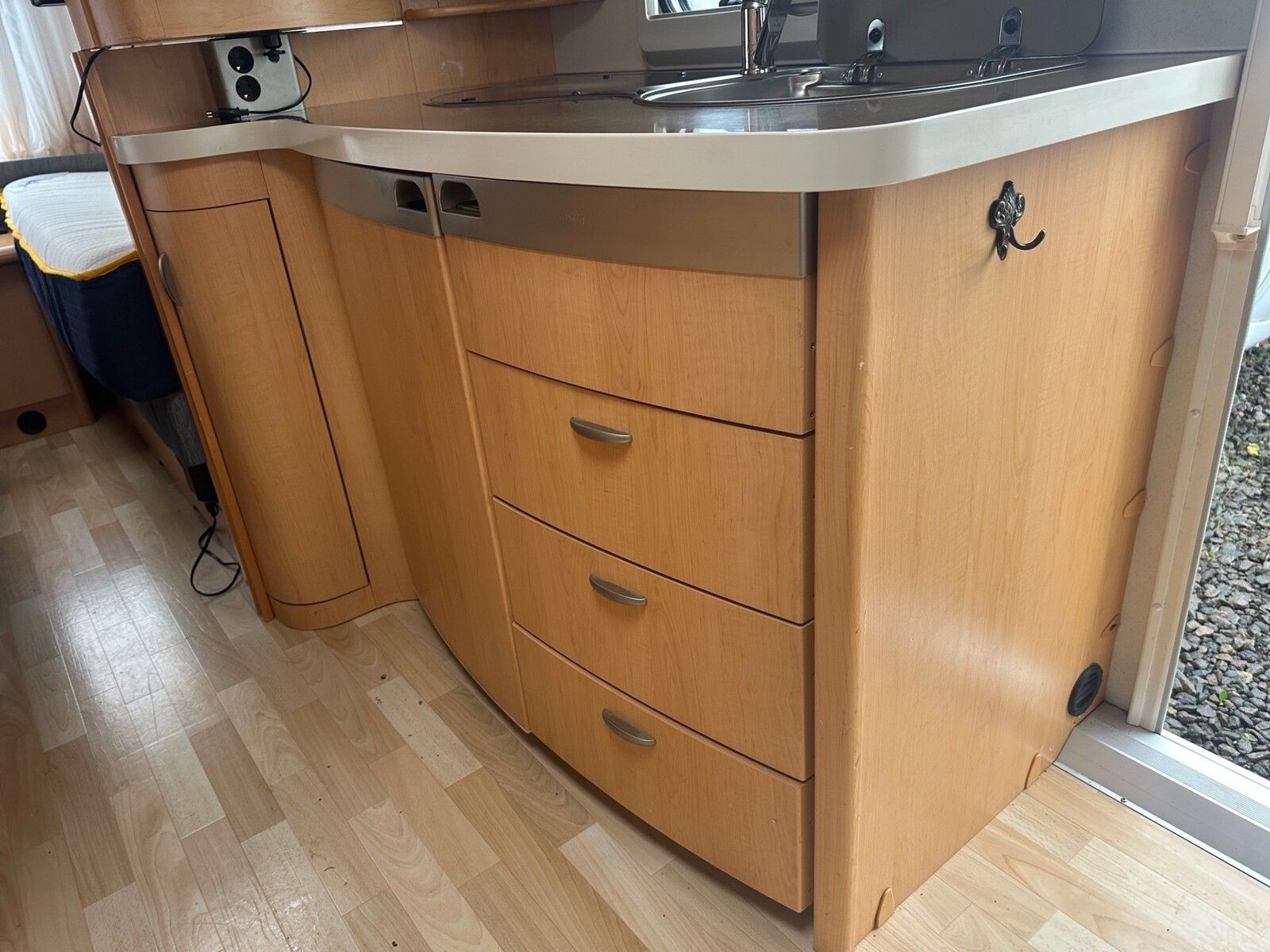 Fahrzeugabbildung Hobby De Luxe 495 UL Fahrradträger,Mover,Einzelbetten