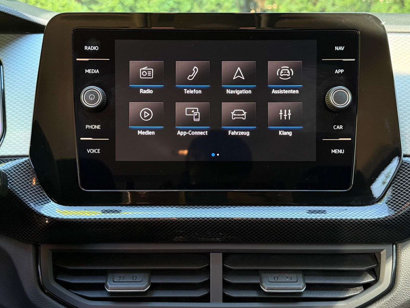Fahrzeugabbildung Volkswagen T-Cross 1.0 TSI DSG Life LED+KAM+ACC+CARPL+SHZ+