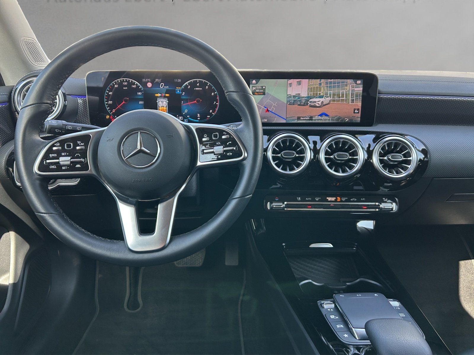Fahrzeugabbildung Mercedes-Benz CLA180 SB Preog DISTRO HighEndMBUX Busin AHK LED