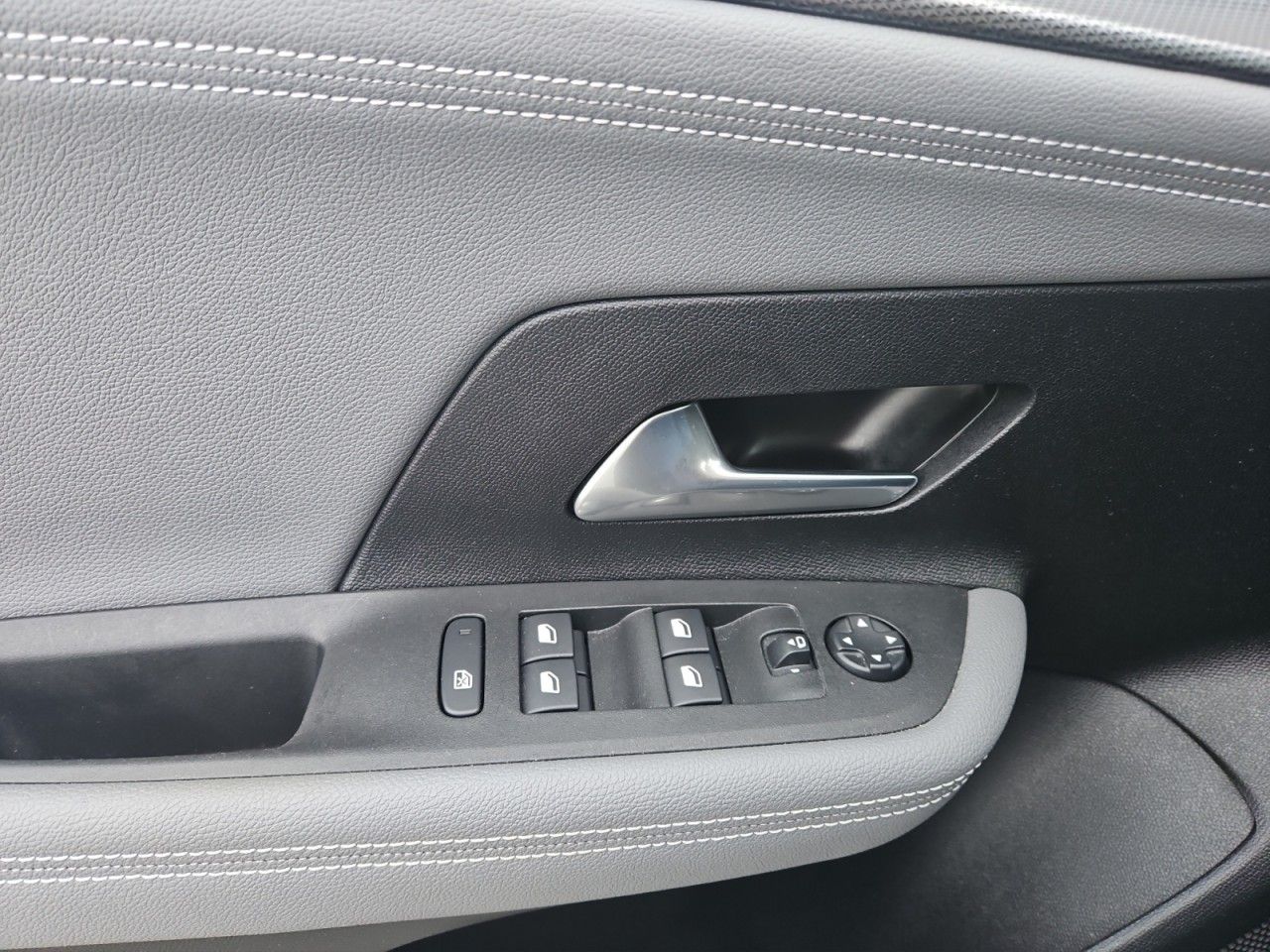 Fahrzeugabbildung Opel Mokka Elegance Winterpaket Klimaautomatik uvm.