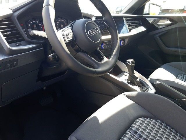 Fahrzeugabbildung Audi A1 Sportback S line 30TFSI S-tronic Navi 18" LED