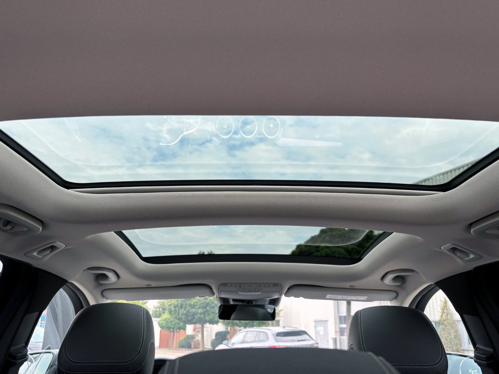 Fahrzeugabbildung Mercedes-Benz C220d T-Modell Avantgarde ACC 360° AHK PANO NAV