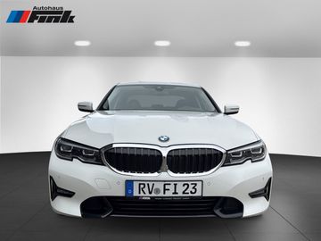BMW 320i xDrive Limousine Sport Line DAB LED Shz