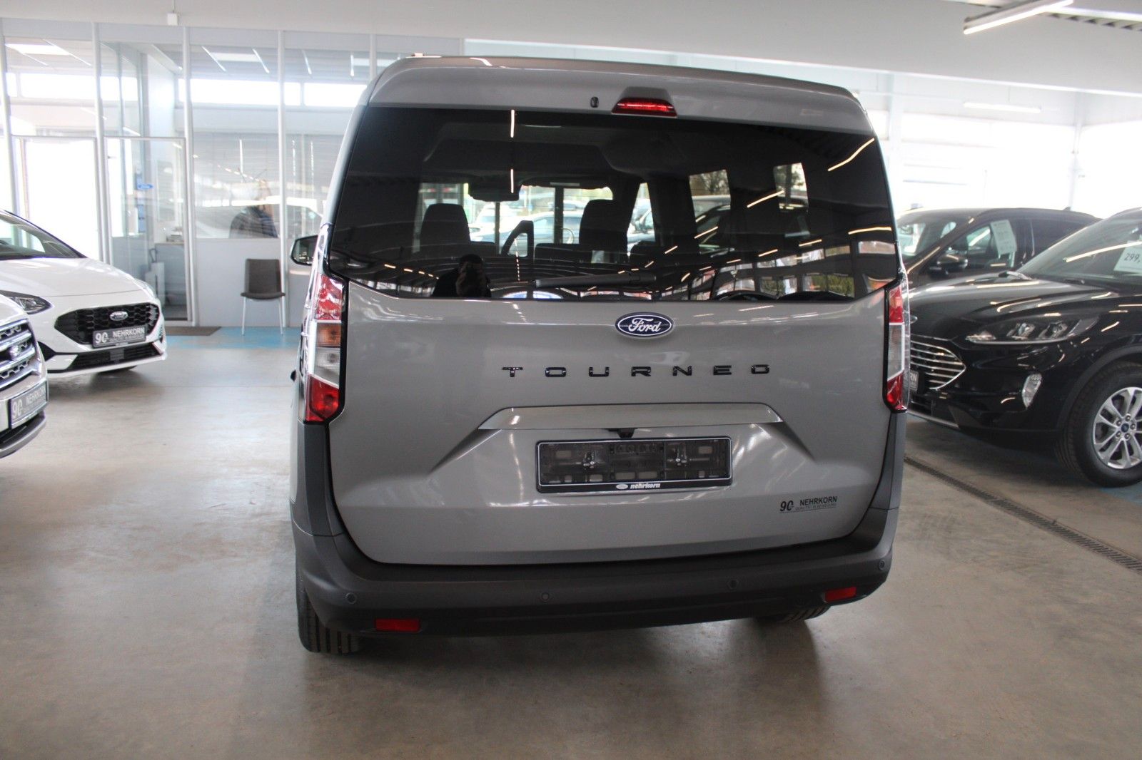 Fahrzeugabbildung Ford Tourneo Courier Titanium Automatik FahrerAssPak