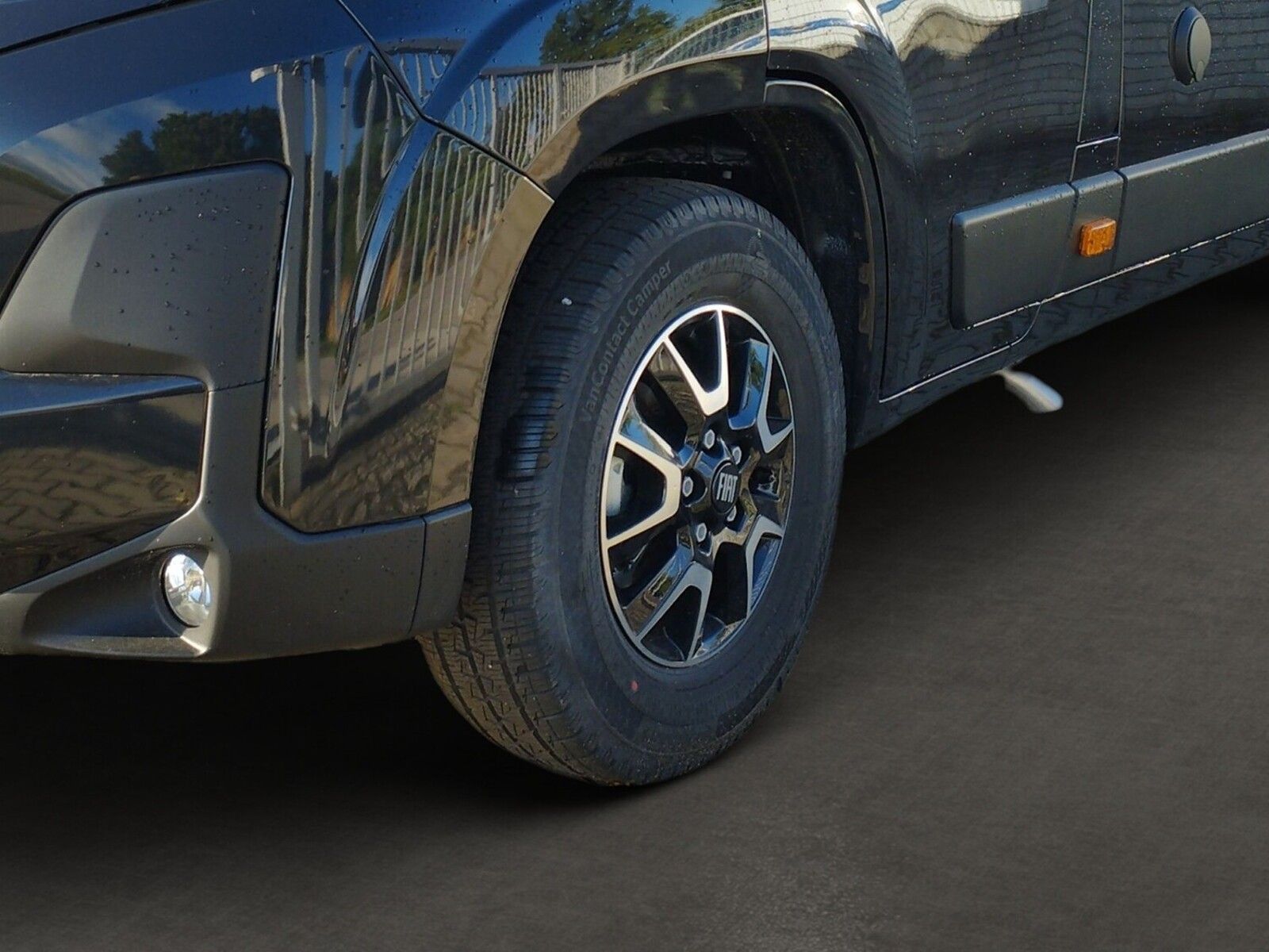 Fahrzeugabbildung Eura Mobil Van V 635 HB RFK, Captain-Chair-Sitze, Skyroof