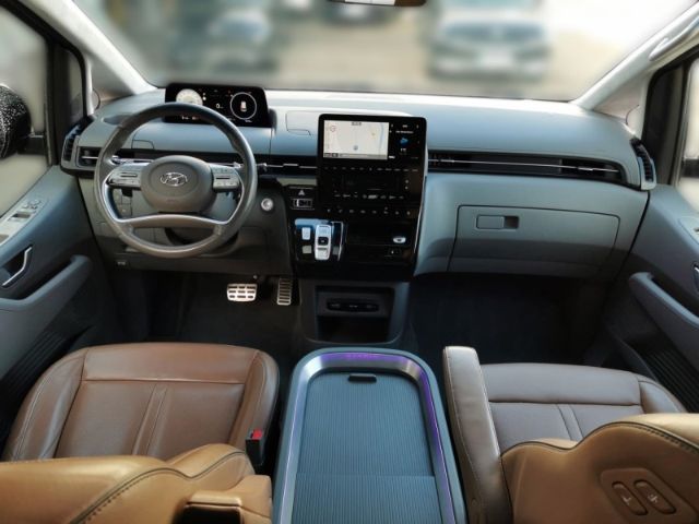 Fahrzeugabbildung Hyundai STARIA Signature 4WD 7-Sitzer PANO+AHK+GARANTIE