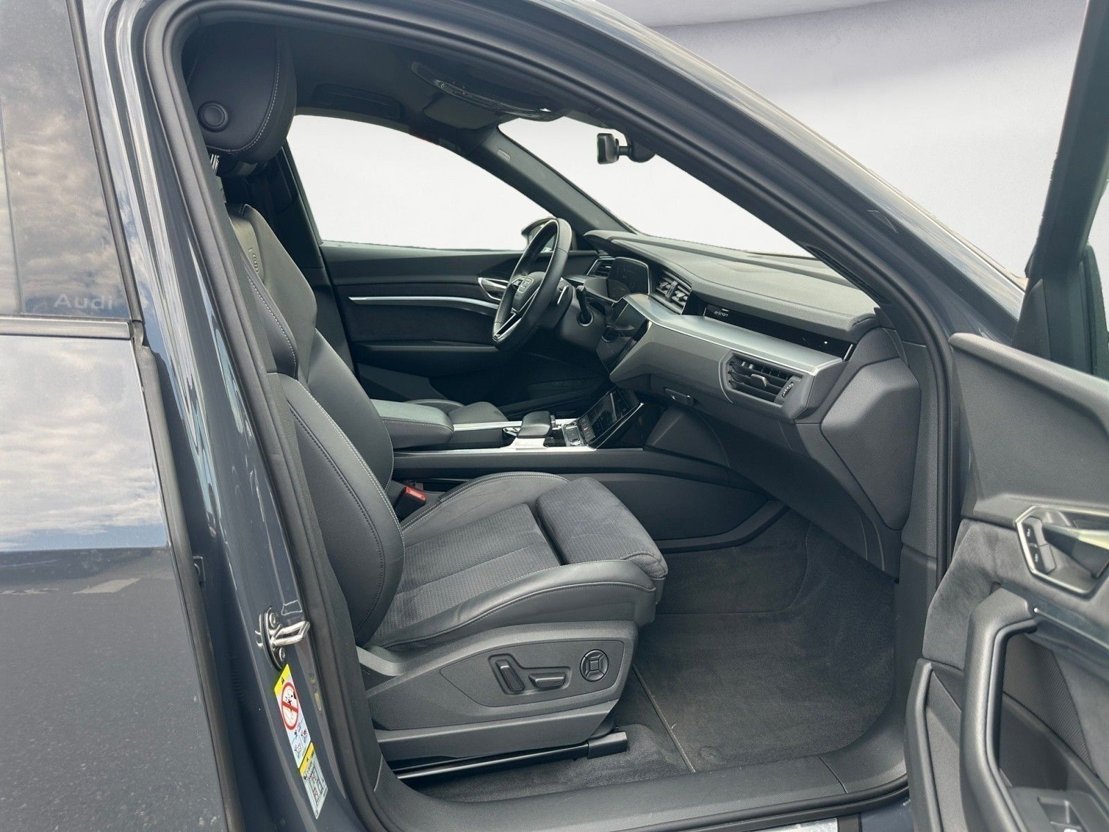 Audi Q8 e-tron - Bild 13