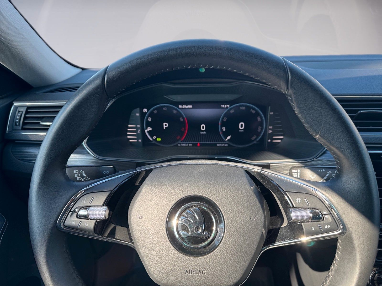 Fahrzeugabbildung SKODA Superb Combi Style 2.0 TSI
