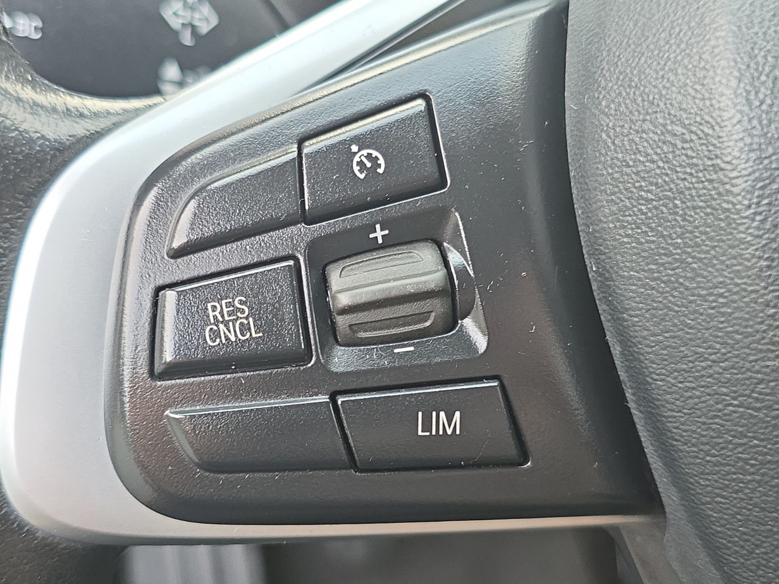 Fahrzeugabbildung BMW X1 sDrive 18d Advantage NAVI TEMPOMAT KLIMA PDC