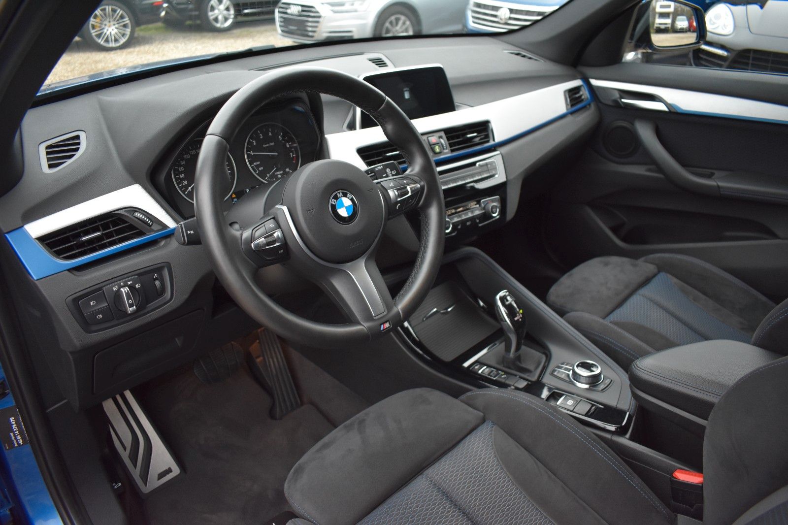 Fahrzeugabbildung BMW X1 sDrive 18 i M Sport Panorama AHK LED Autom.