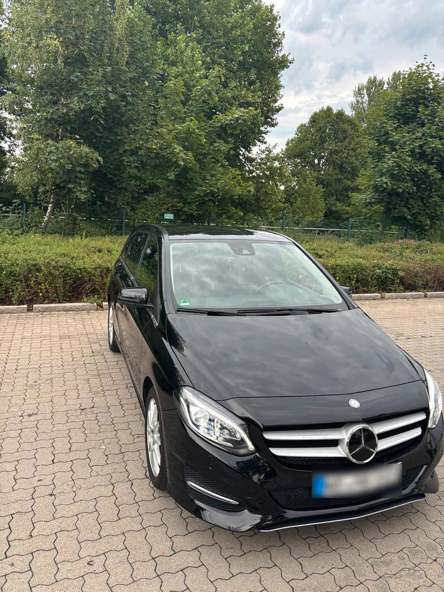 Mercedes-Benz B 180