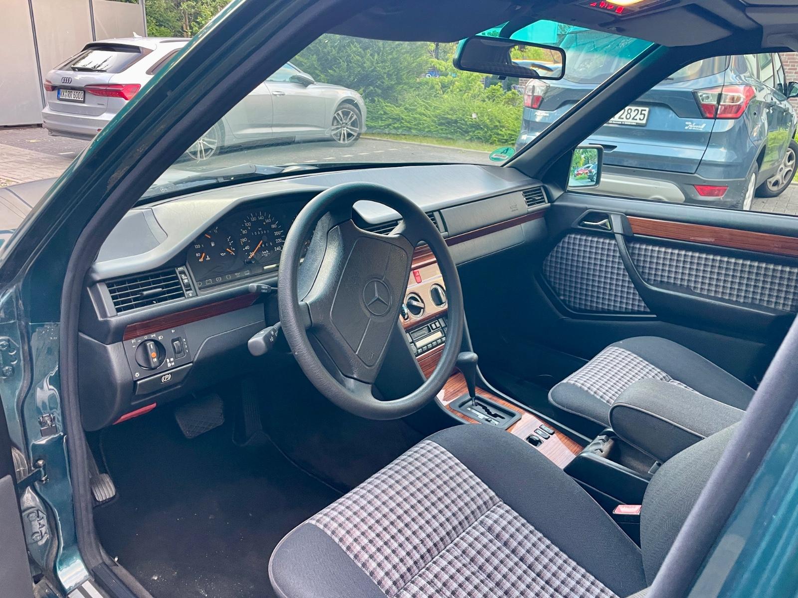 Mercedes-Benz E 200 aufwändig teilrestauriert - Herbstrabatt