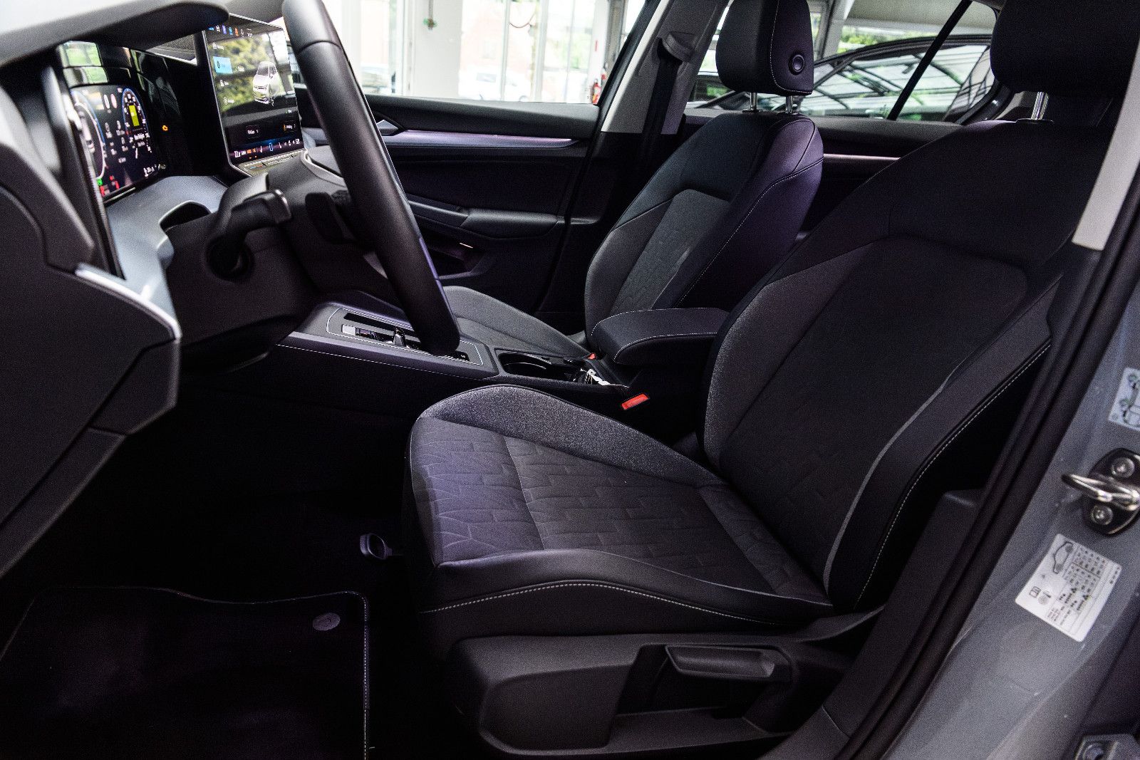 Fahrzeugabbildung Volkswagen Golf VIII Goal 1.5 TSI eHybrid LED+KAMERA+5J.GAR