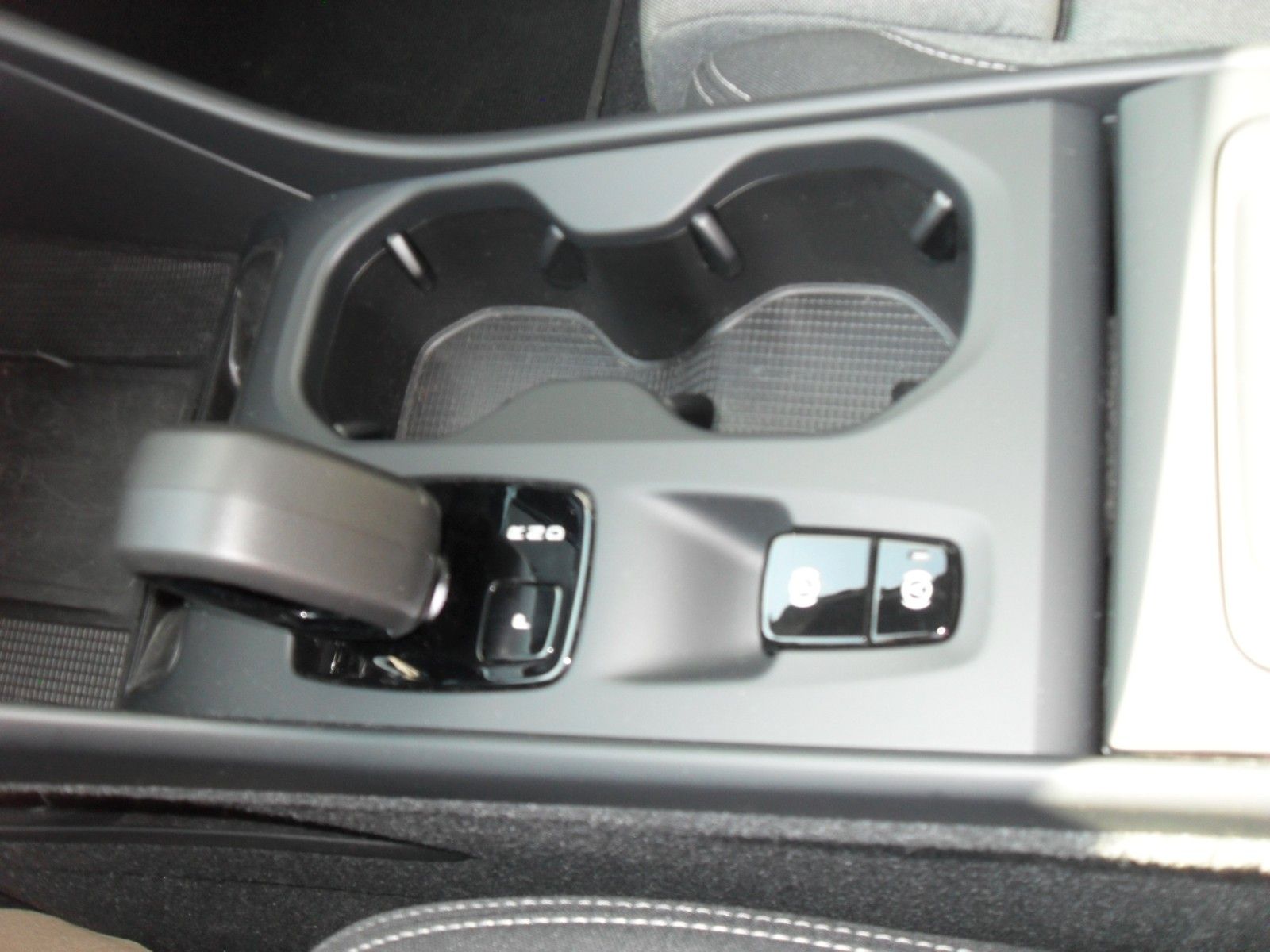 Fahrzeugabbildung Volvo XC 40 B4 Core