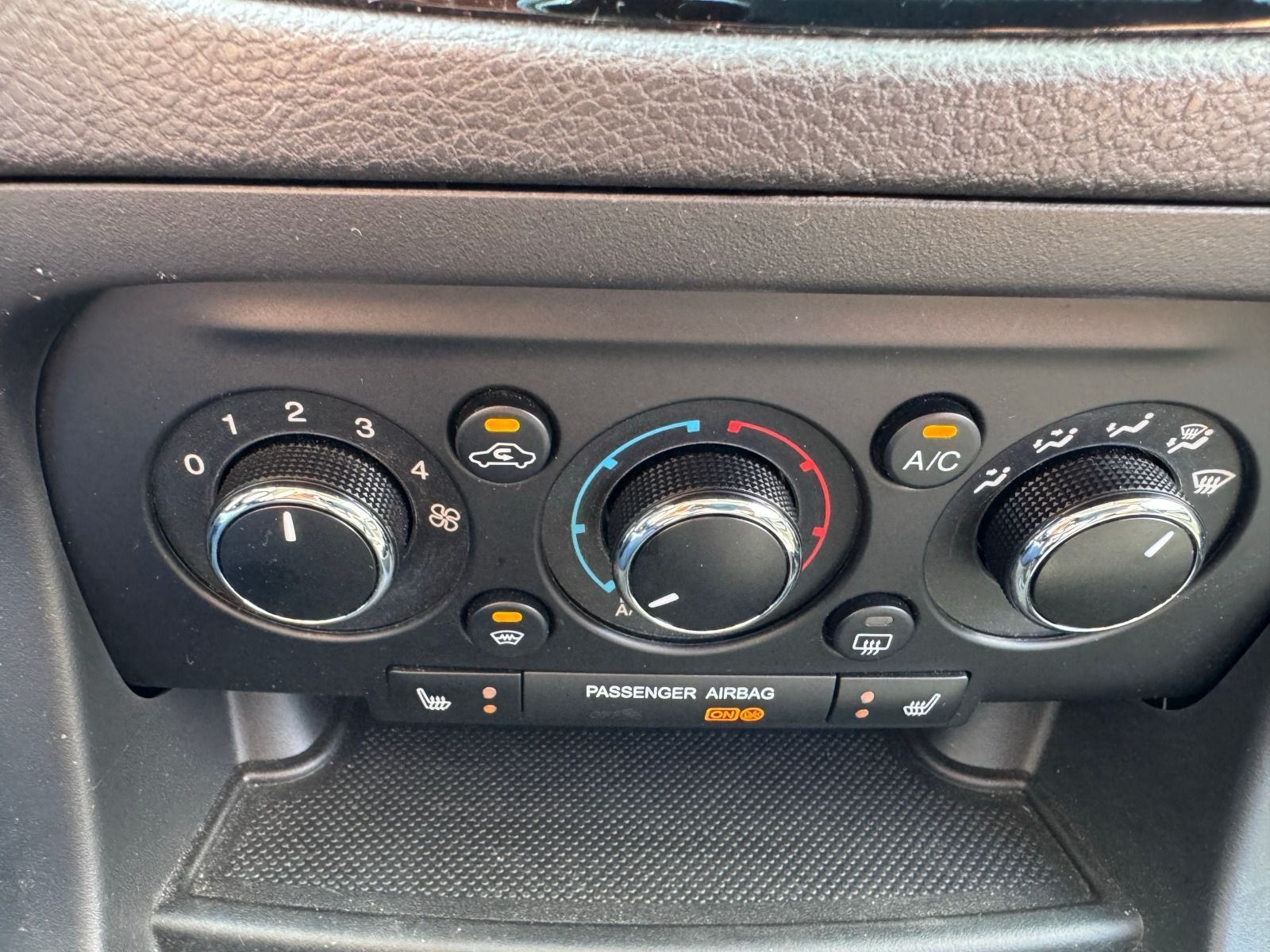 Fahrzeugabbildung Ford Ka+ 1.2 86PS 5-Gang*BehFro*SHZ*PDC*Allwetter