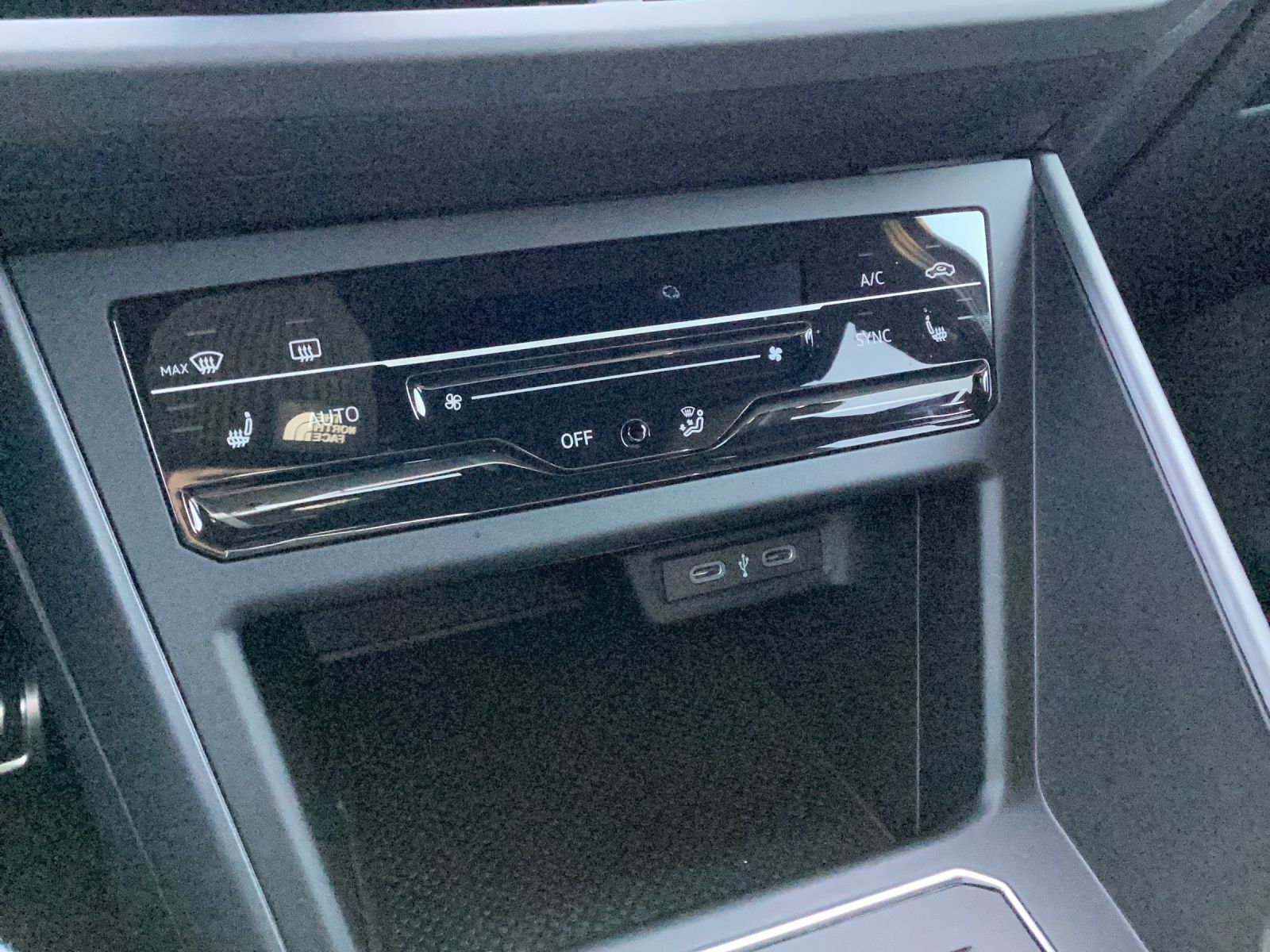 Fahrzeugabbildung Volkswagen Taigo TSI R-Line, MATRIX ACC AID NAVI PDC SHZ