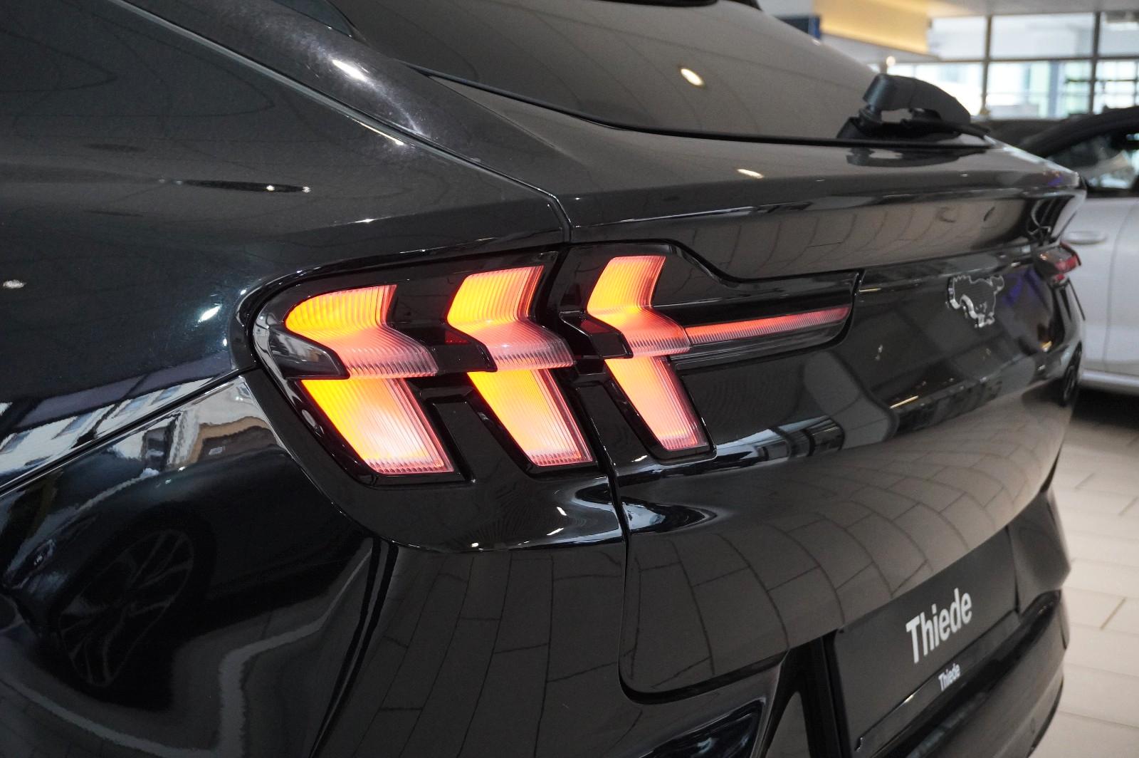Ford Mustang Mach-E PREMIUM AWD 99KWH NAVI/360°/AHK