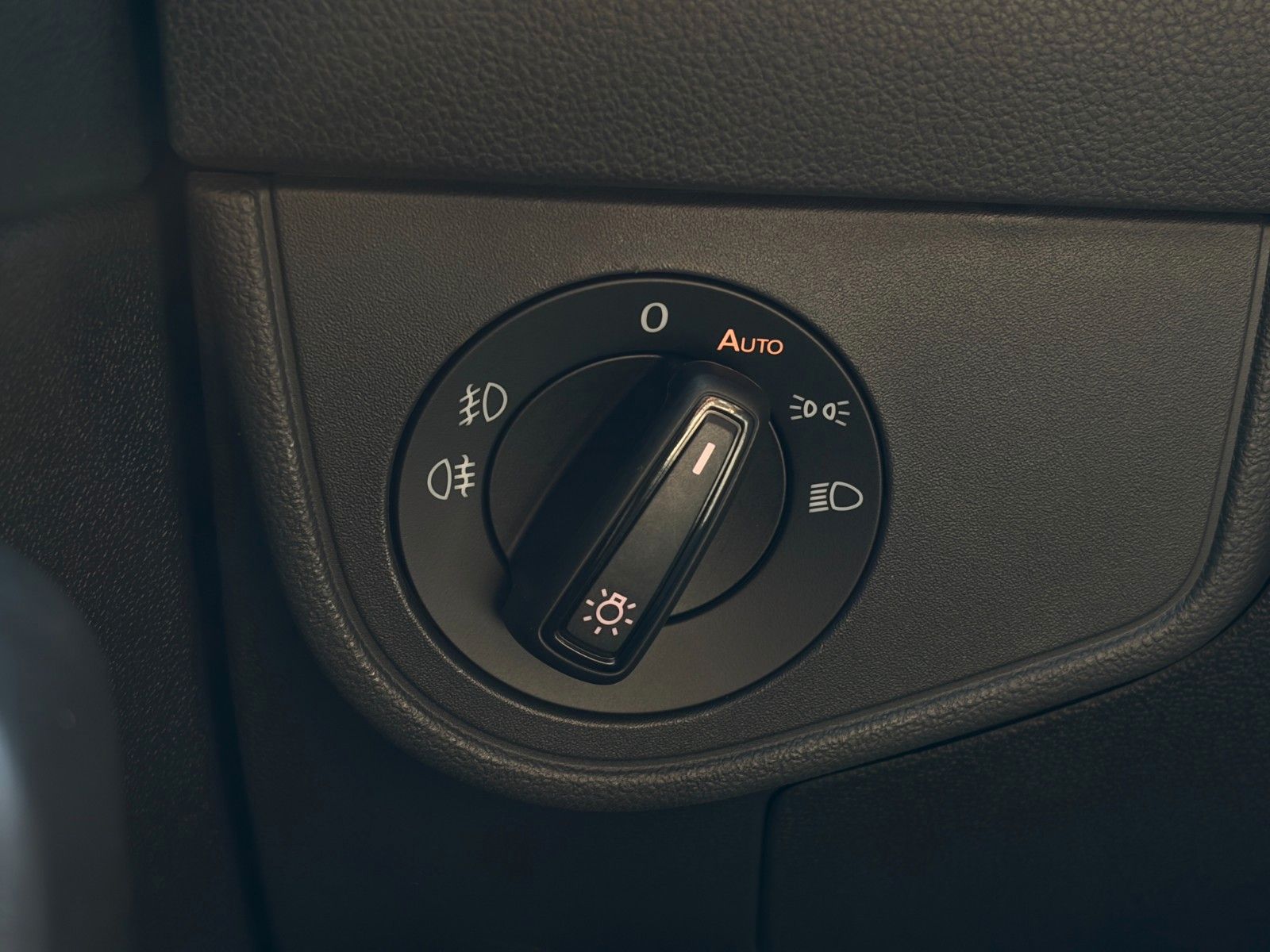 Fahrzeugabbildung Volkswagen Polo VI GTI 2.0 TSI DSG KW ACC PDC SHZ CarPlay