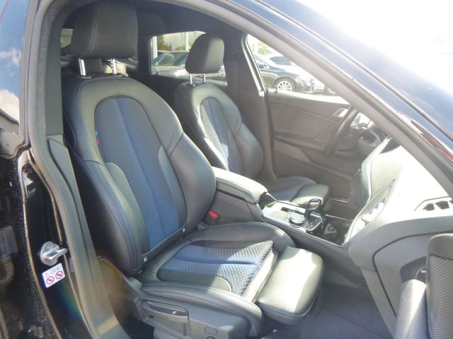 Fahrzeugabbildung BMW 220 i Gran Coupé >M-Sport/AUT/Allrad/AHK/Navi<