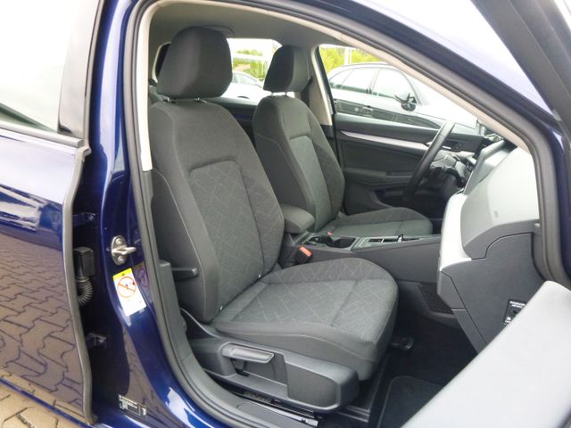 Fahrzeugabbildung Volkswagen Golf VIII 1,0 eTSI Life >AUT/NAV/LED/KAM/SHZ<