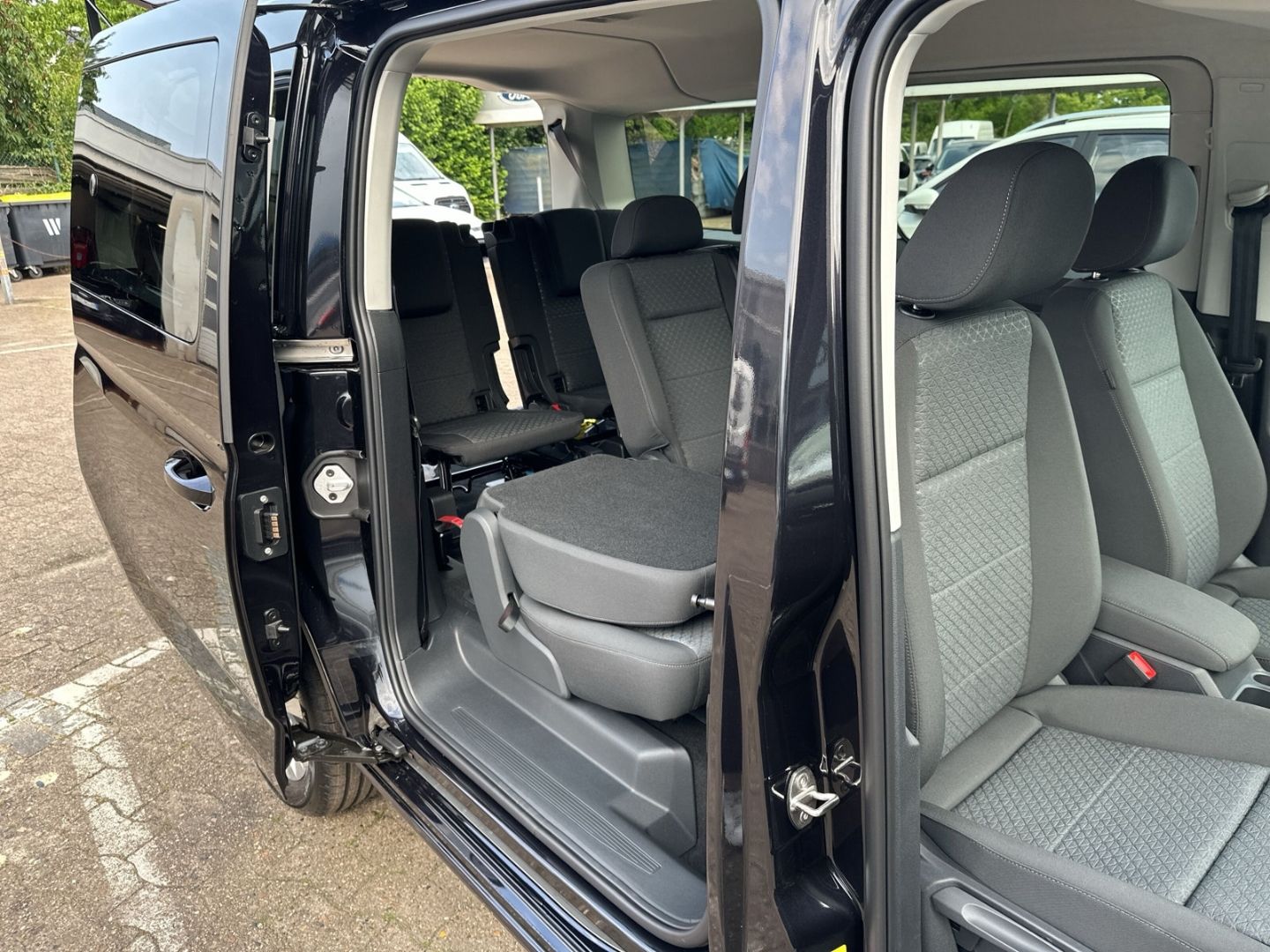 Fahrzeugabbildung Ford Tourneo Connect Grand 7-sitzer PHEV Titanium 1.5