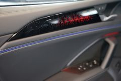 VW Tiguan 1.5 eTSI R-Line | Pano | HuD | AHK | 20" VW Tiguan 1.5 eTSI R-Line | Pano | HuD | AHK | 20"