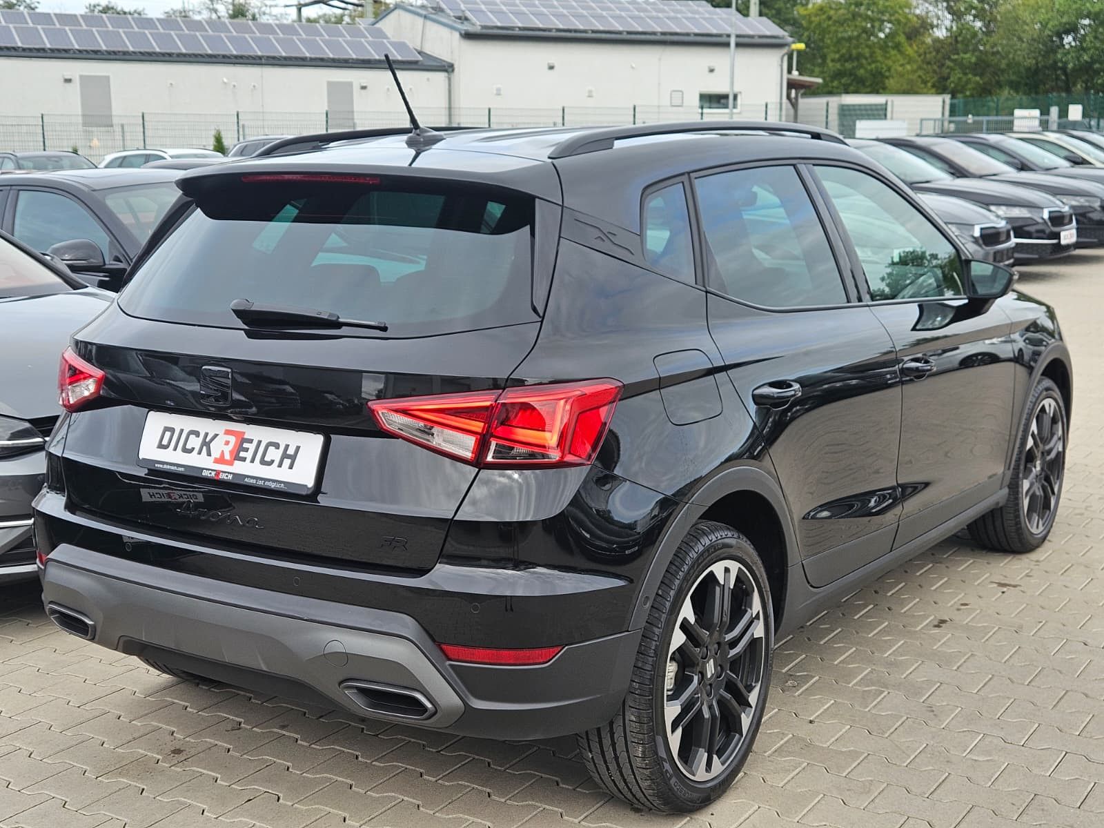 Fahrzeugabbildung SEAT Arona 1.5 TSI DSG FR Black Edition*LED*ACC*