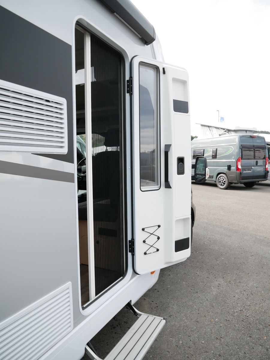 Fahrzeugabbildung Sunlight Adventure T Ford 680 9.412 Sondernachlass