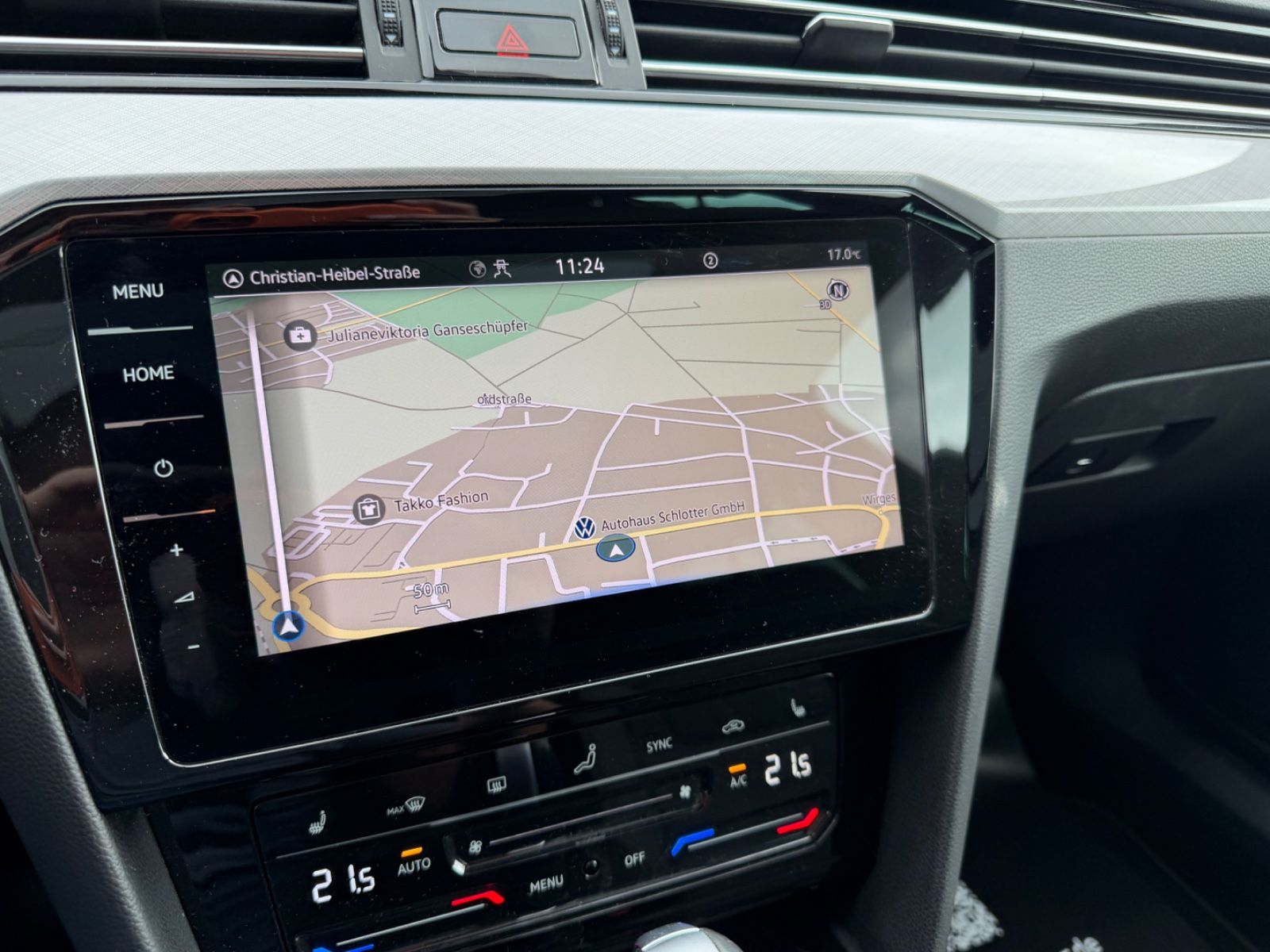 Fahrzeugabbildung Volkswagen Passat Business/AHK/Pano/LED/R-Cam/CarPlay/NAVI