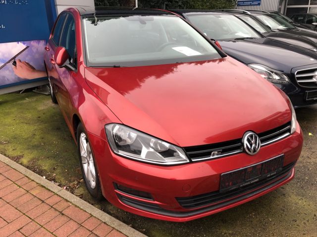 Volkswagen Golf VII Lim.Trendline/Auto/Benzi/Pano/AHK/1Hand