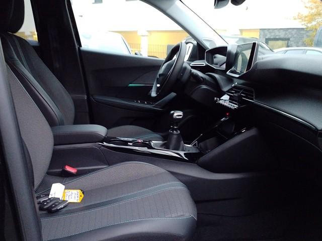 Peugeot 2008 Allure Pack 1.2 PureTech 130 LED Apple CarP