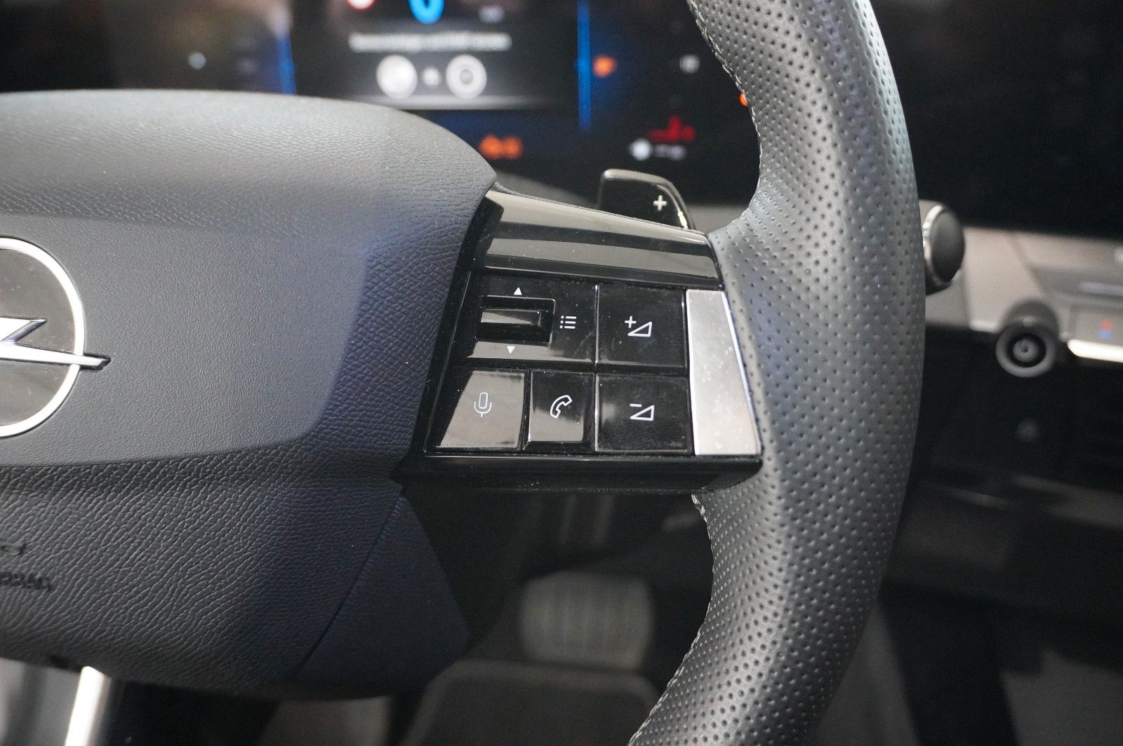 Fahrzeugabbildung Opel Astra L ST 1.6 HYBRID ELEGANCE NAVI/LED/KAMERA